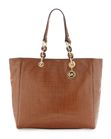 michael kors cynthia large tote barley|Michael Kors Cynthia .